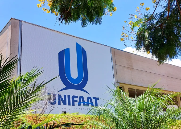 Fachada do campus da UNIFAAT em Atibaia